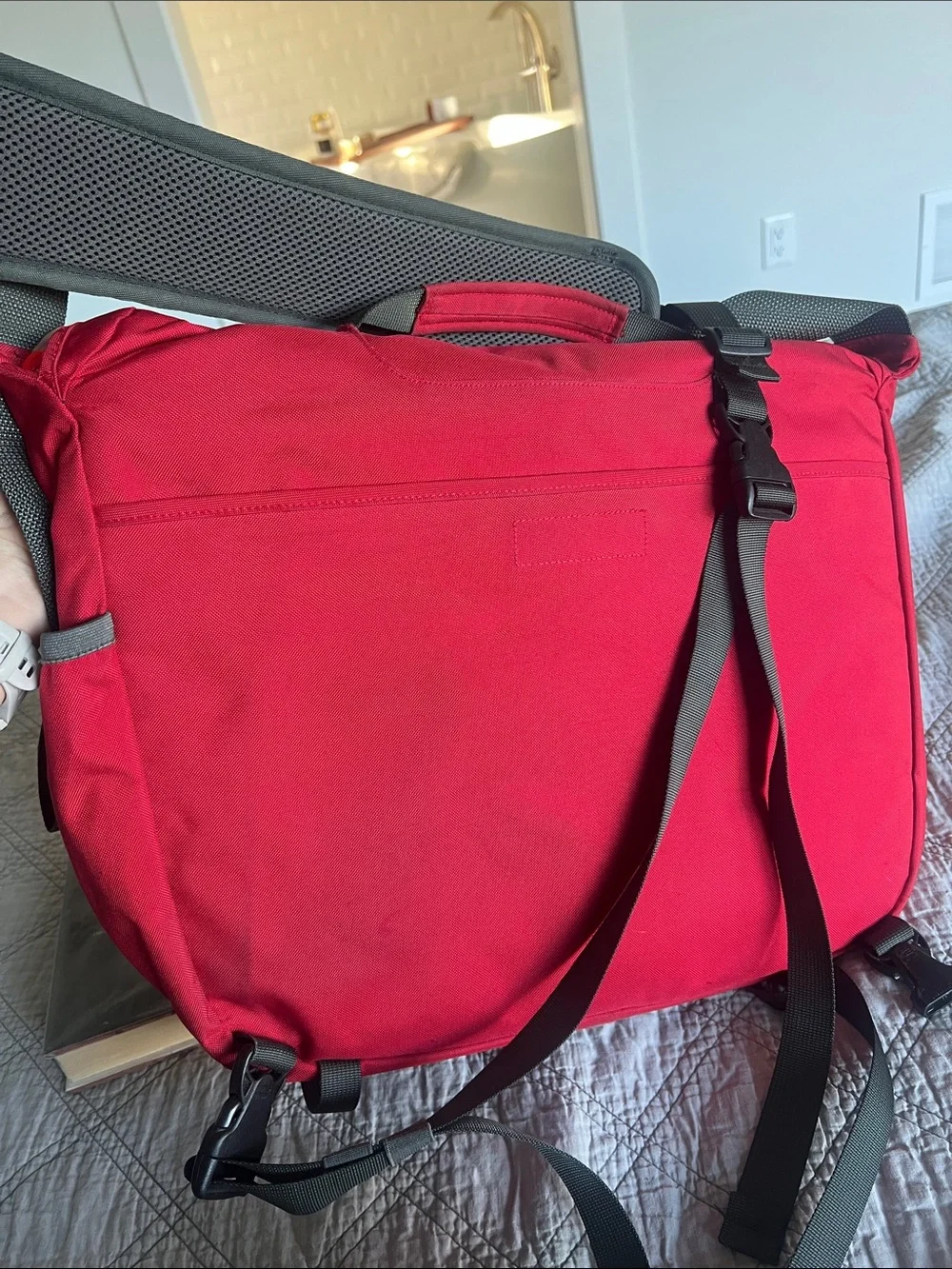 Patagonia Half Mass Messenger Bag Red - Picture 8 of 9